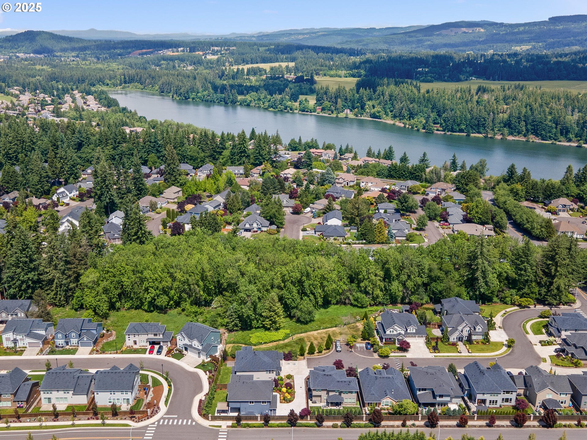 Camas, Washington 98607, United States, 6 Bedrooms Bedrooms, ,3 BathroomsBathrooms,Residential,Pending,139384