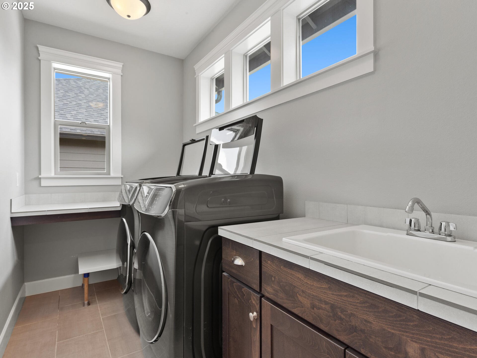 Camas, Washington 98607, United States, 6 Bedrooms Bedrooms, ,3 BathroomsBathrooms,Residential,Pending,139384