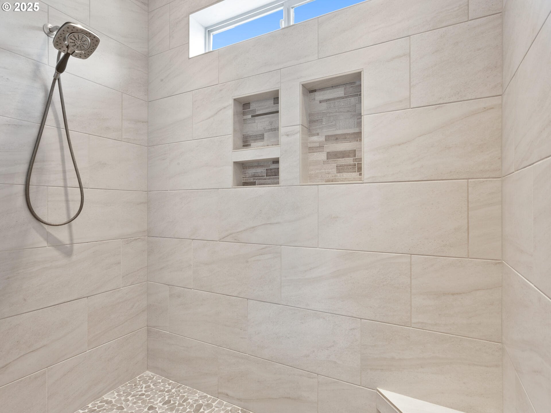 Camas, Washington 98607, United States, 6 Bedrooms Bedrooms, ,3 BathroomsBathrooms,Residential,Pending,139384