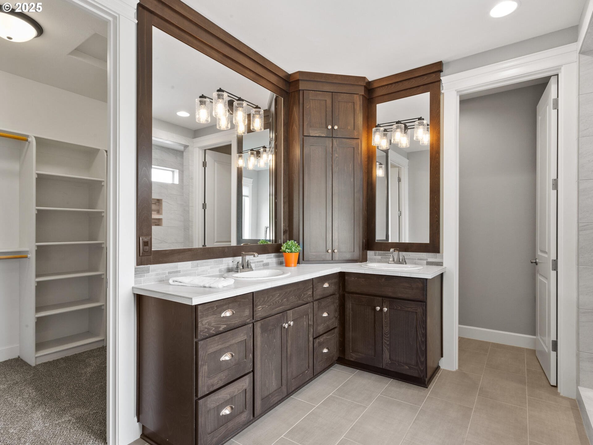 Camas, Washington 98607, United States, 6 Bedrooms Bedrooms, ,3 BathroomsBathrooms,Residential,Pending,139384