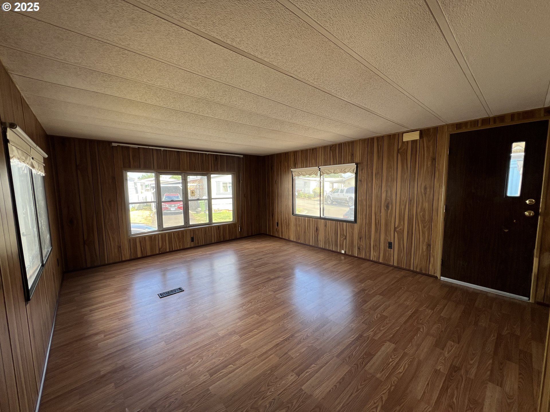 612 N CASCADE DR
