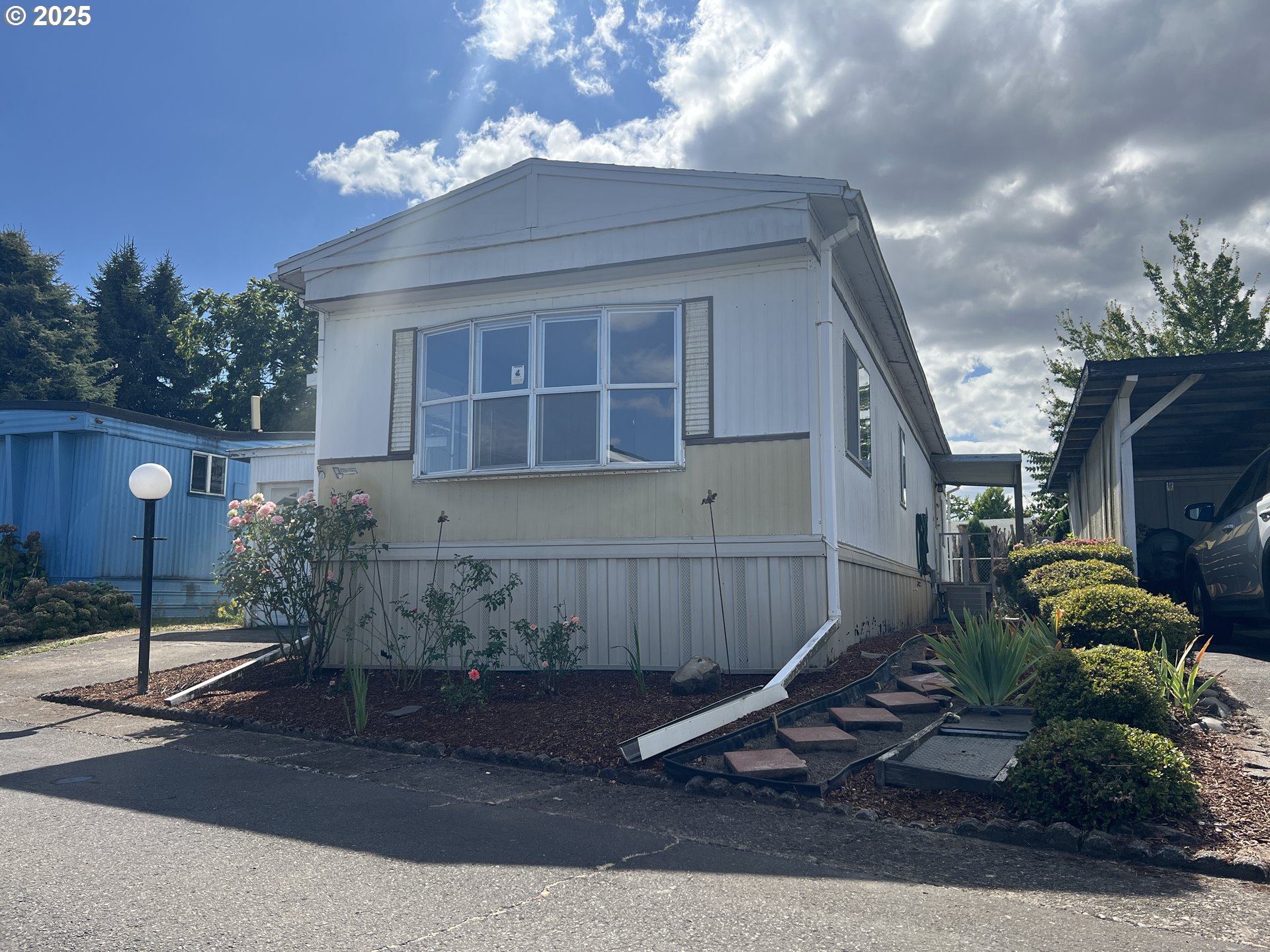 612 N CASCADE DR
