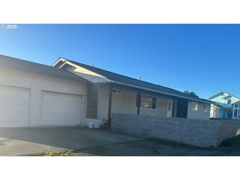 711 1ST ST Brookings OR 97415