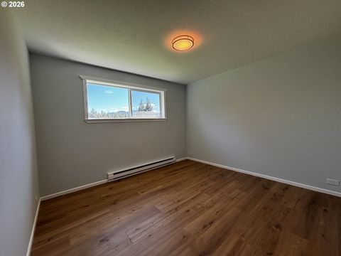 Tiny photo for 48799 Mcfarland Rd, Oakridge, OR 97463 (MLS # 239885713)