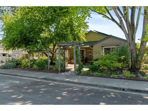 210 S 2ND ST Carlton OR 97111