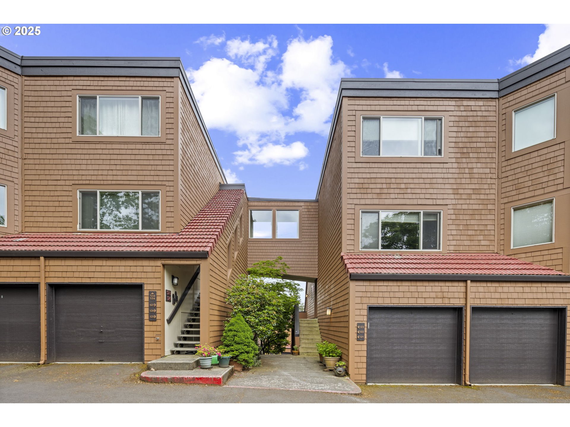 125 OSWEGO