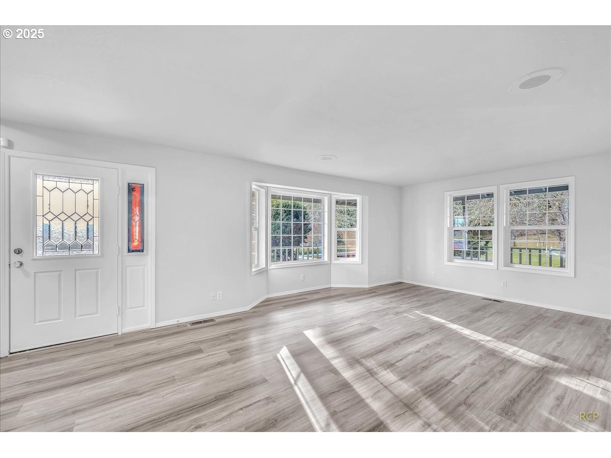 305 Bunker Hill PL