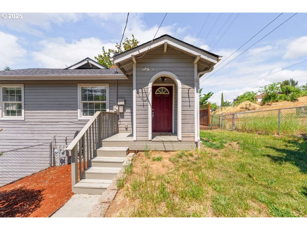 1235 SE BOOTH AVE