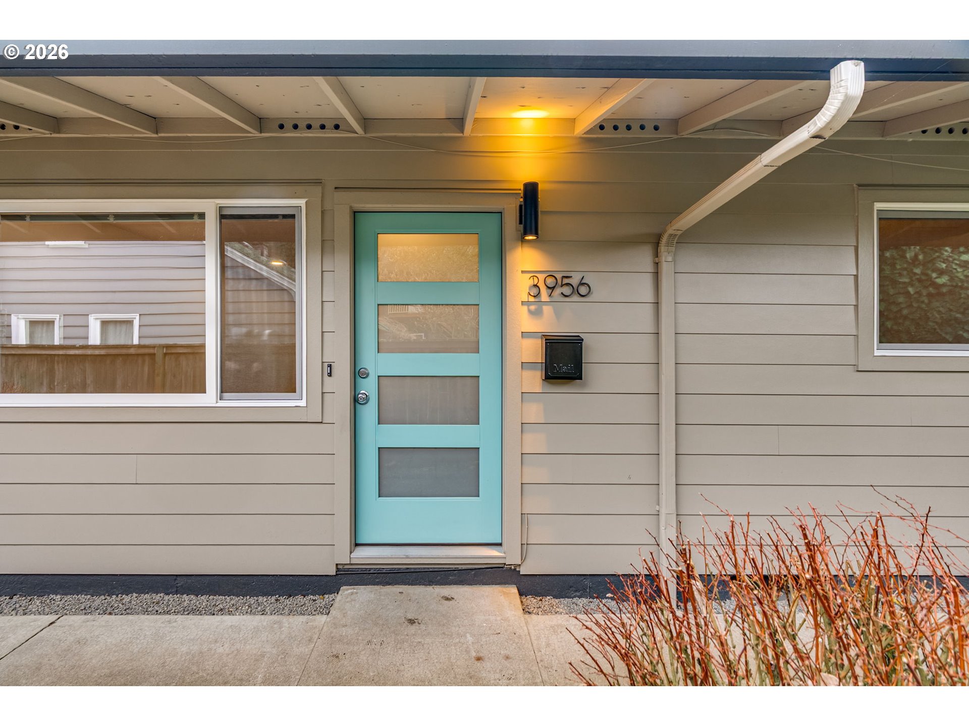 3954 N BORTHWICK AVE