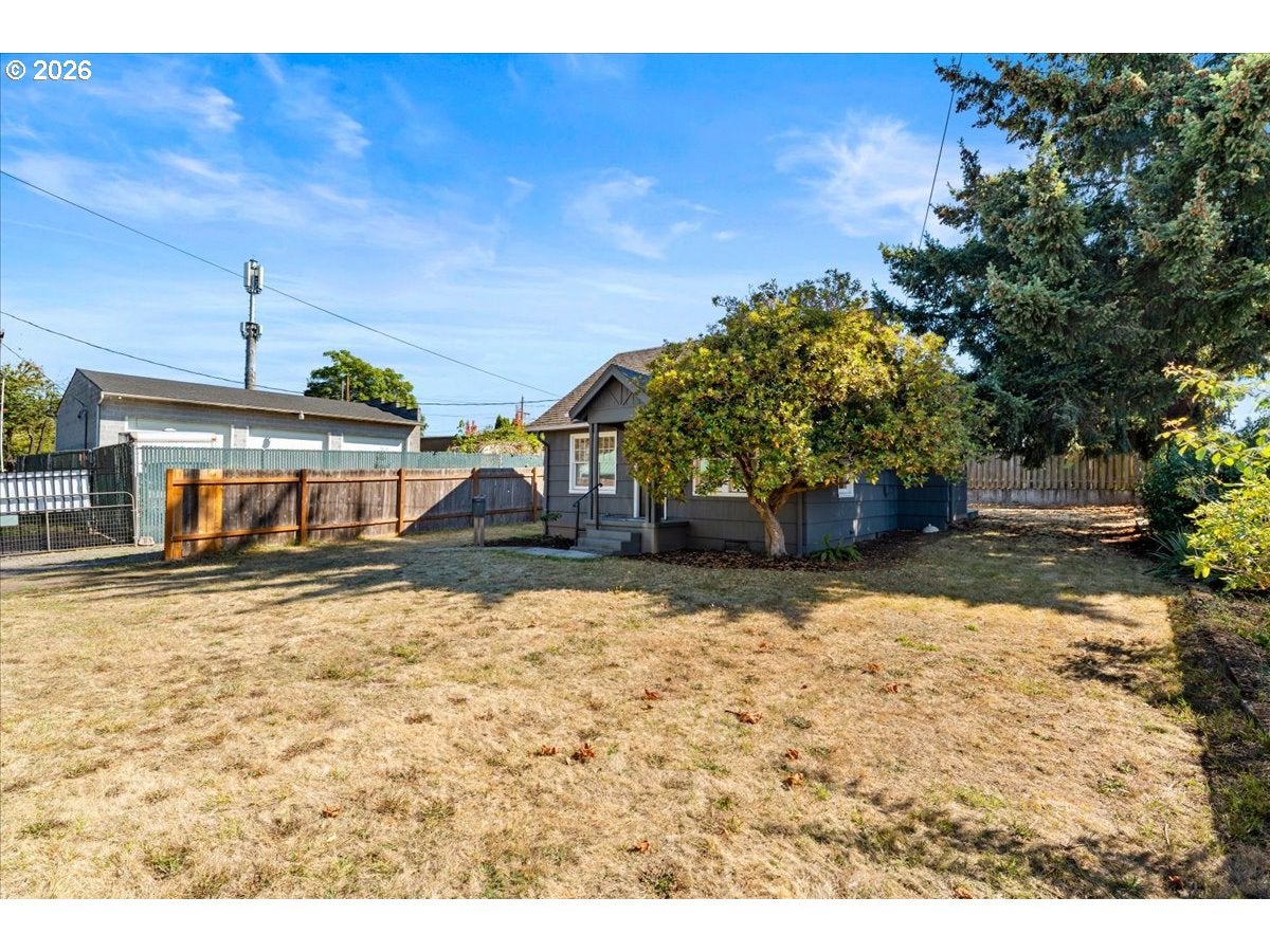 5926 NE GOING ST