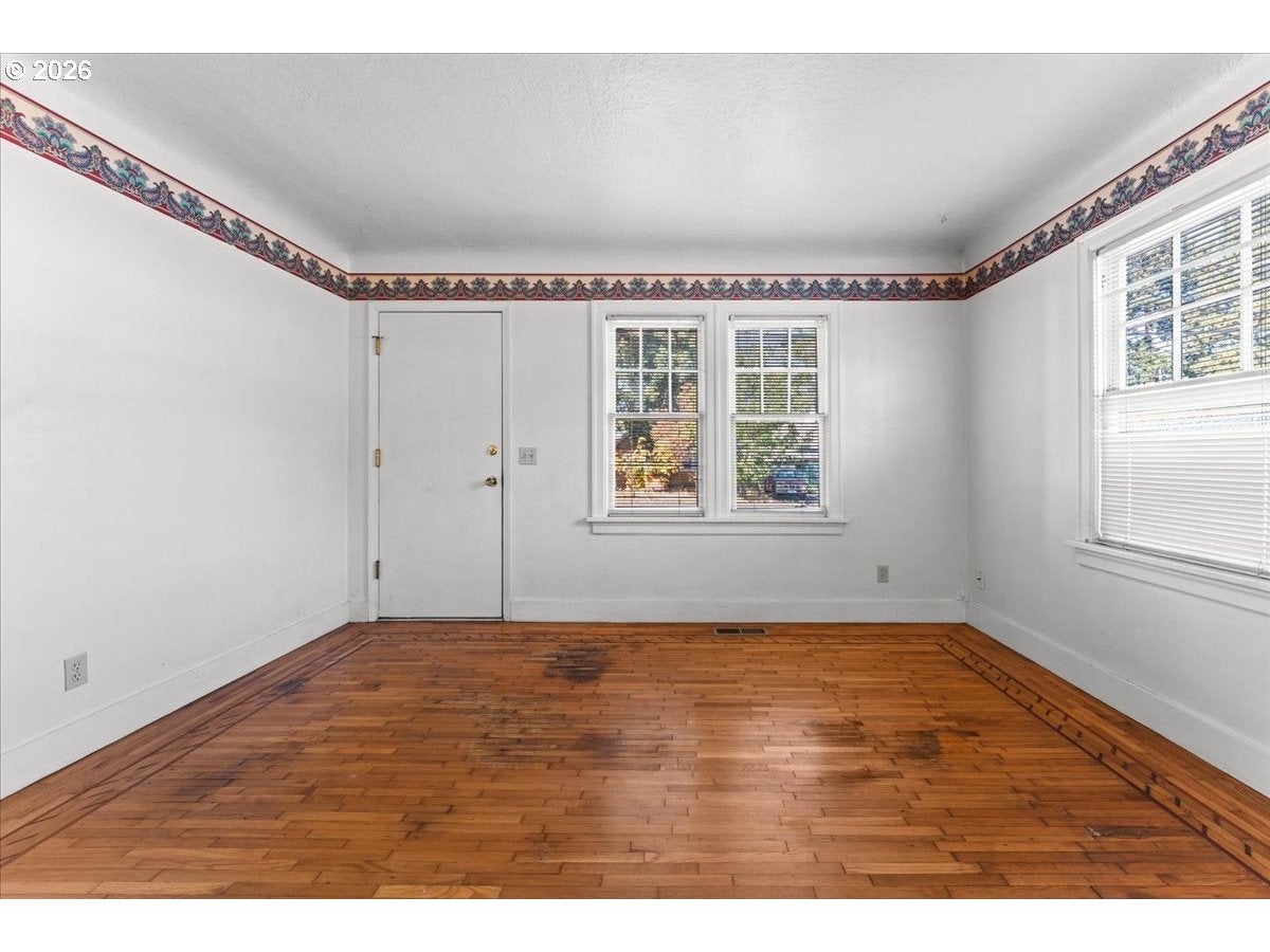 5926 NE GOING ST