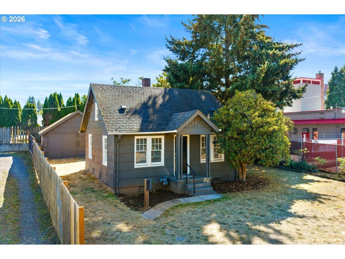 5926 NE GOING ST