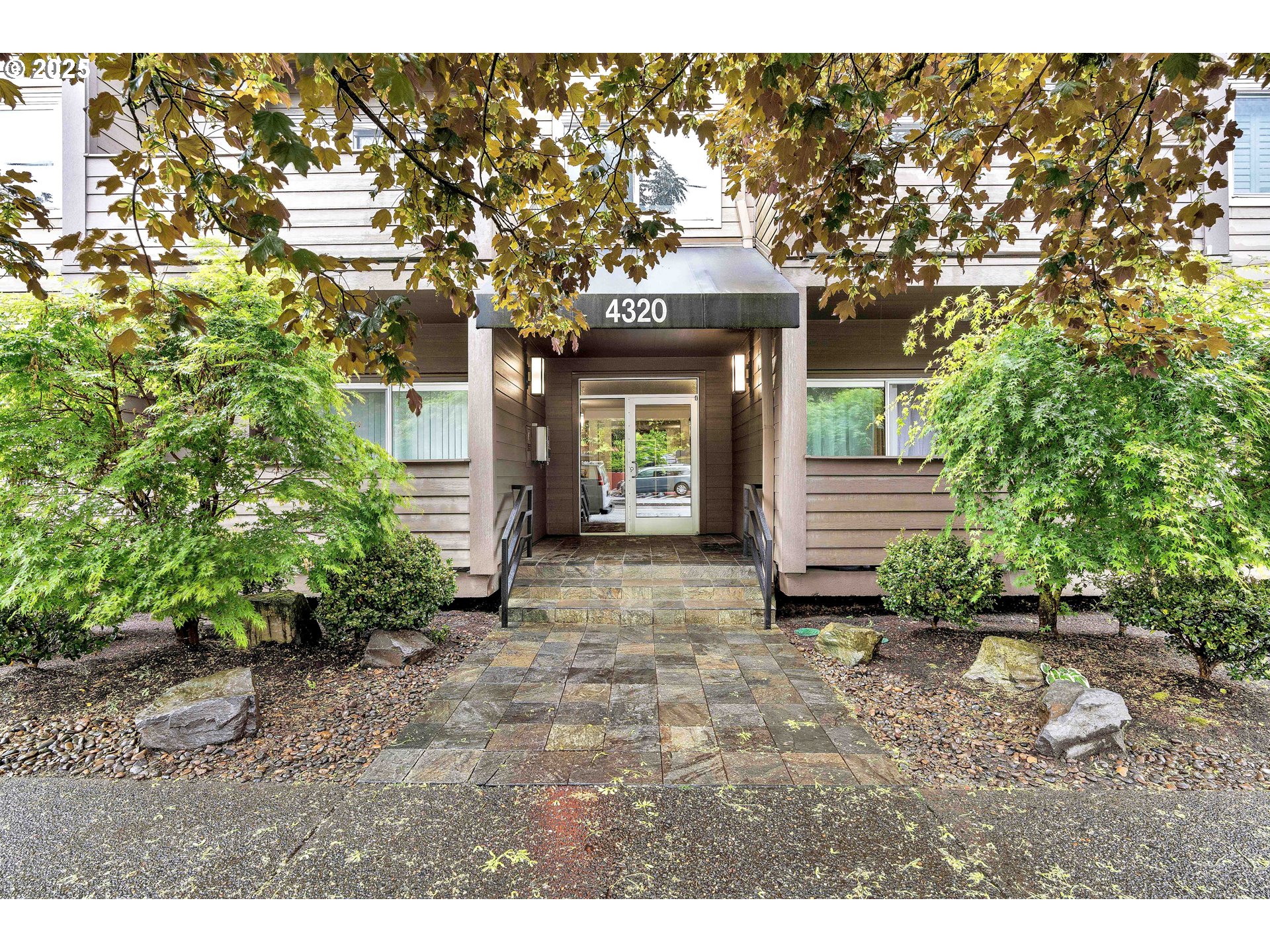 4320 S CORBETT AVE 302
