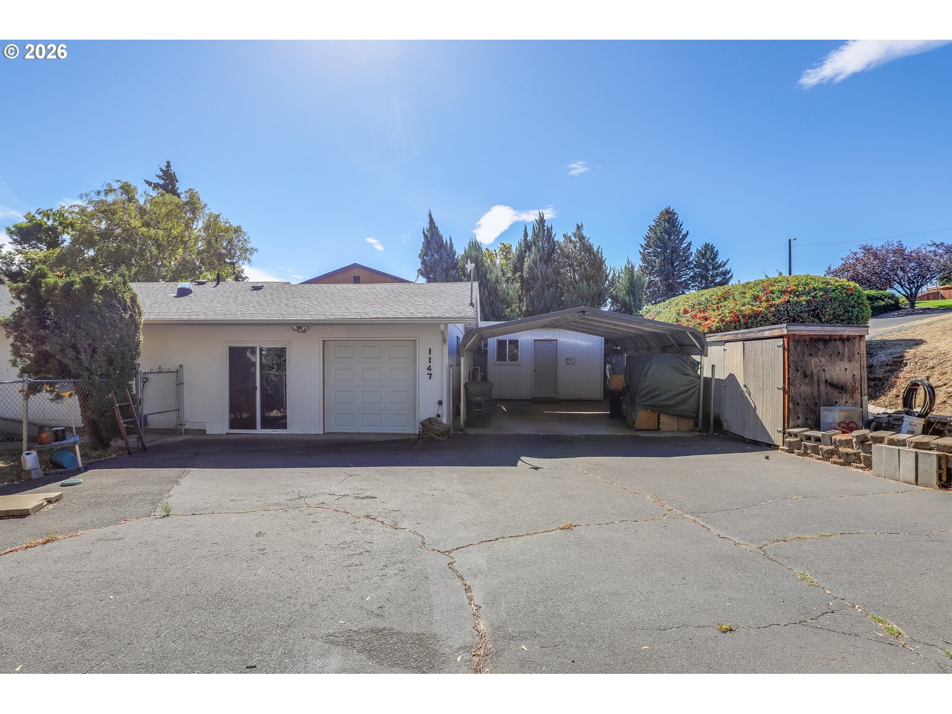 1147 OAK ST W