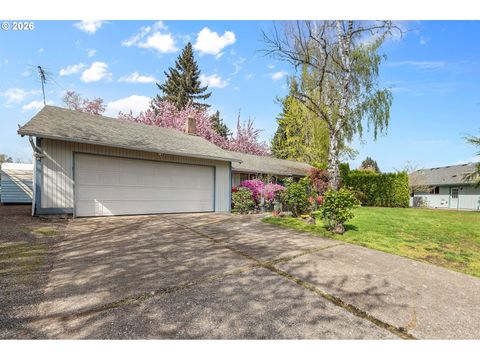 230 SW 8TH AVE Canby OR 97013