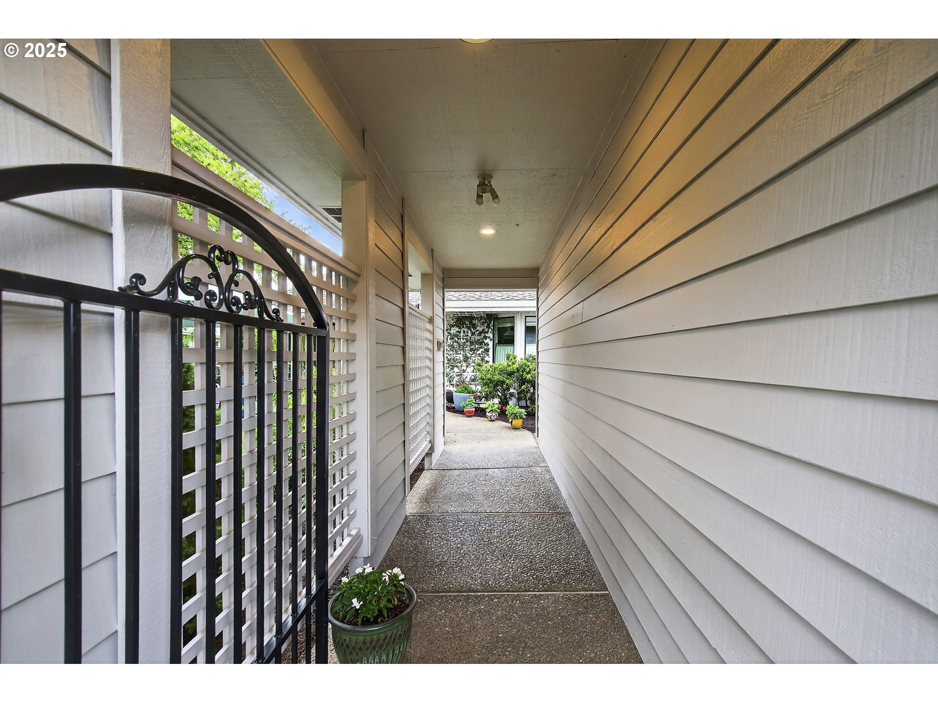 7320 SW ARBOR LAKE DR