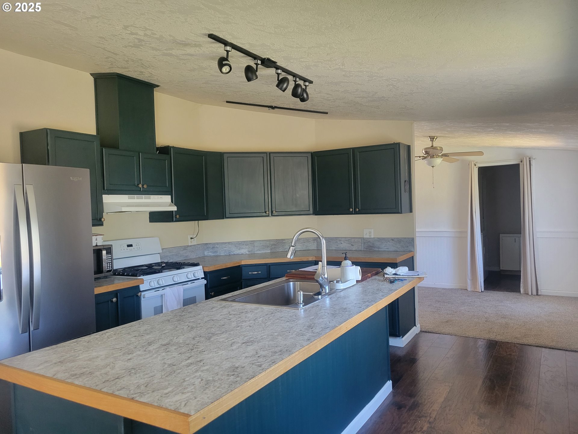 160 BROKEN BOW CT