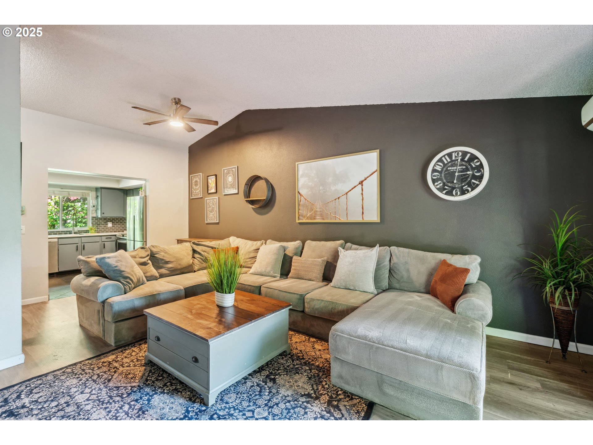 2818 TREETOP LN