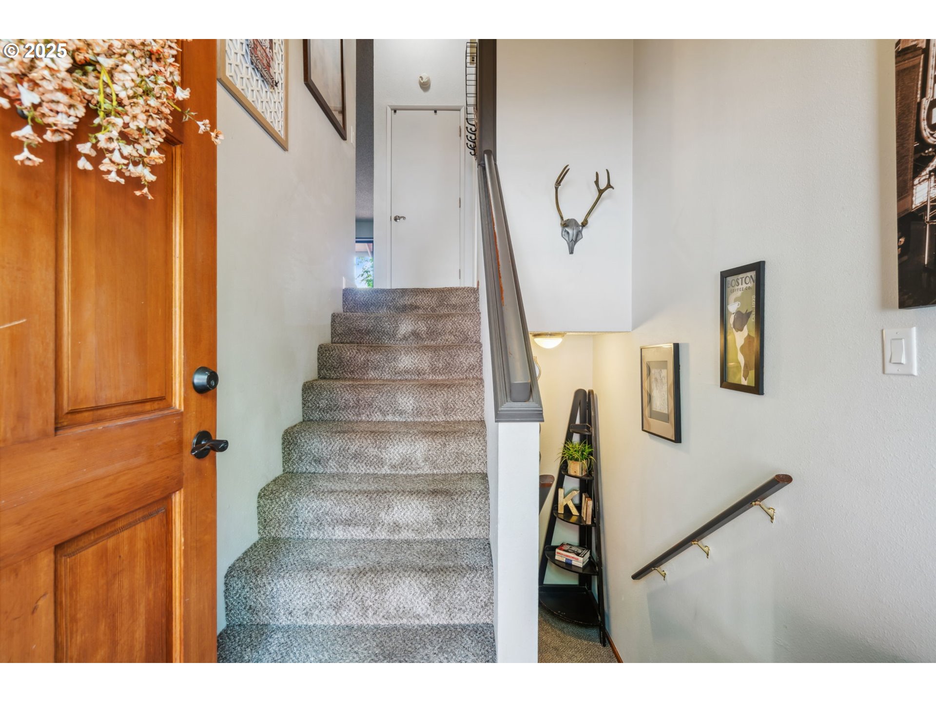 2818 TREETOP LN