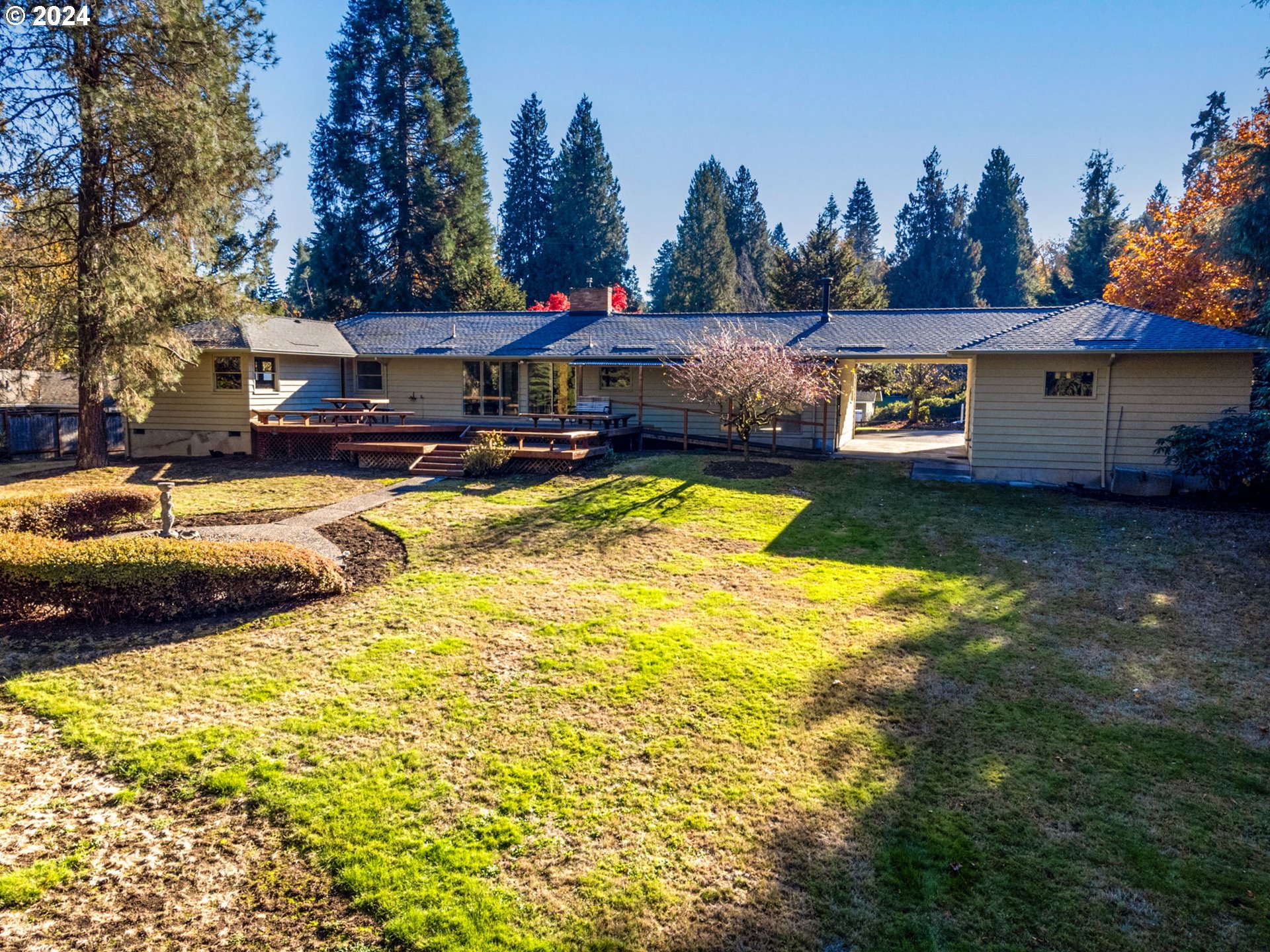 3893 CEDAROAK DR