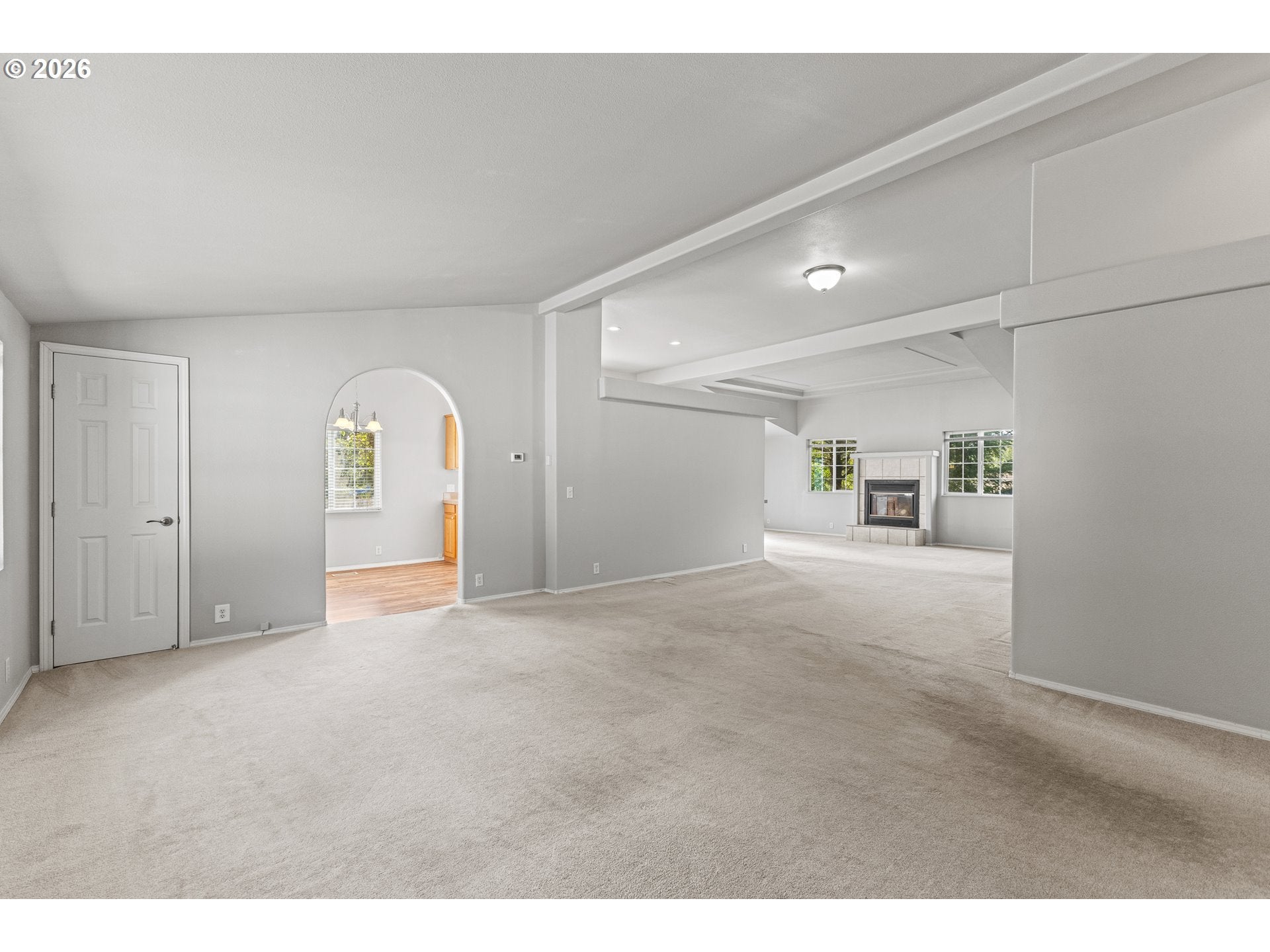 2138 LYNNE DR