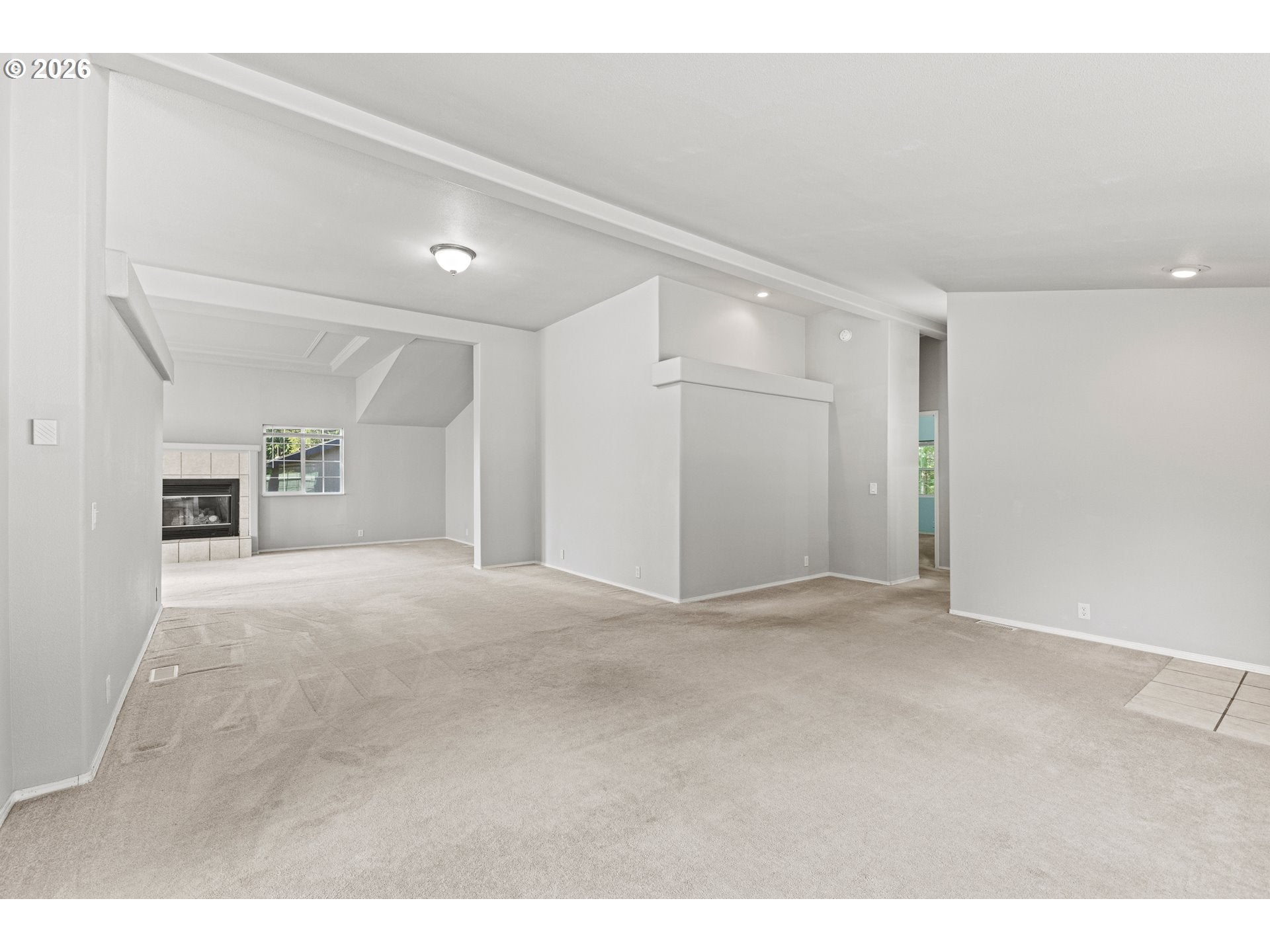 2138 LYNNE DR