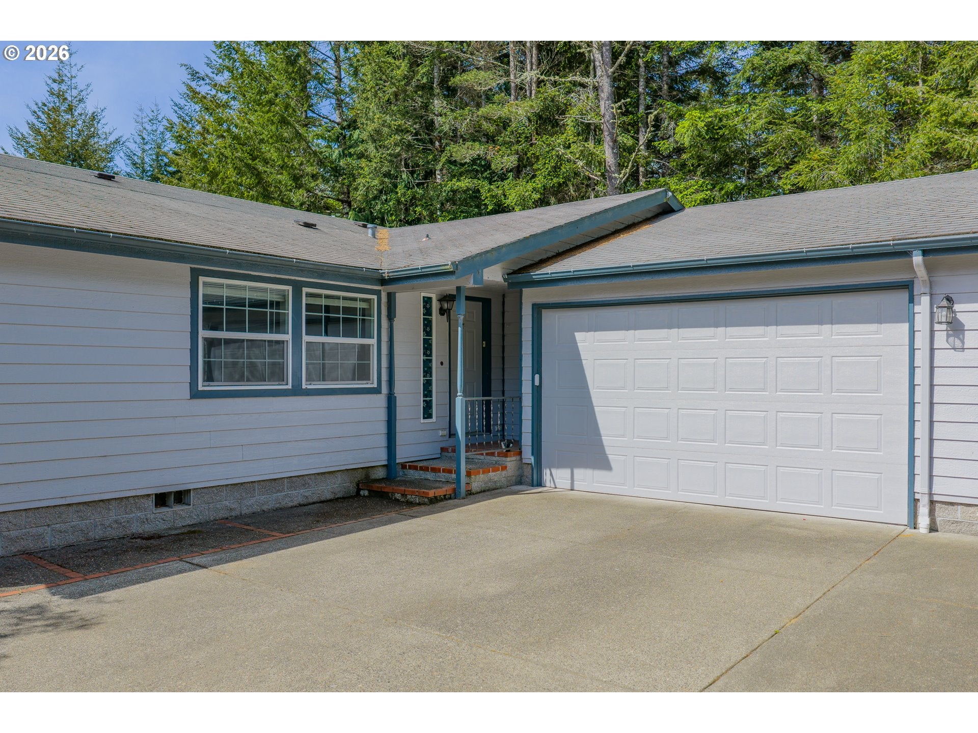2138 LYNNE DR