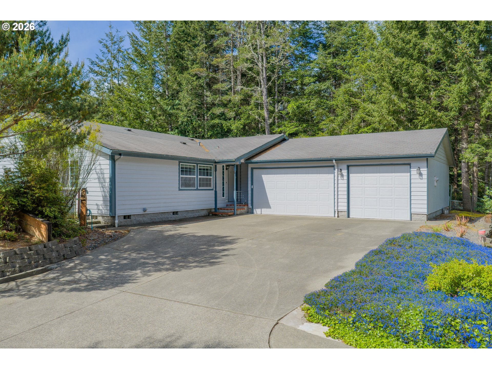 2138 LYNNE DR