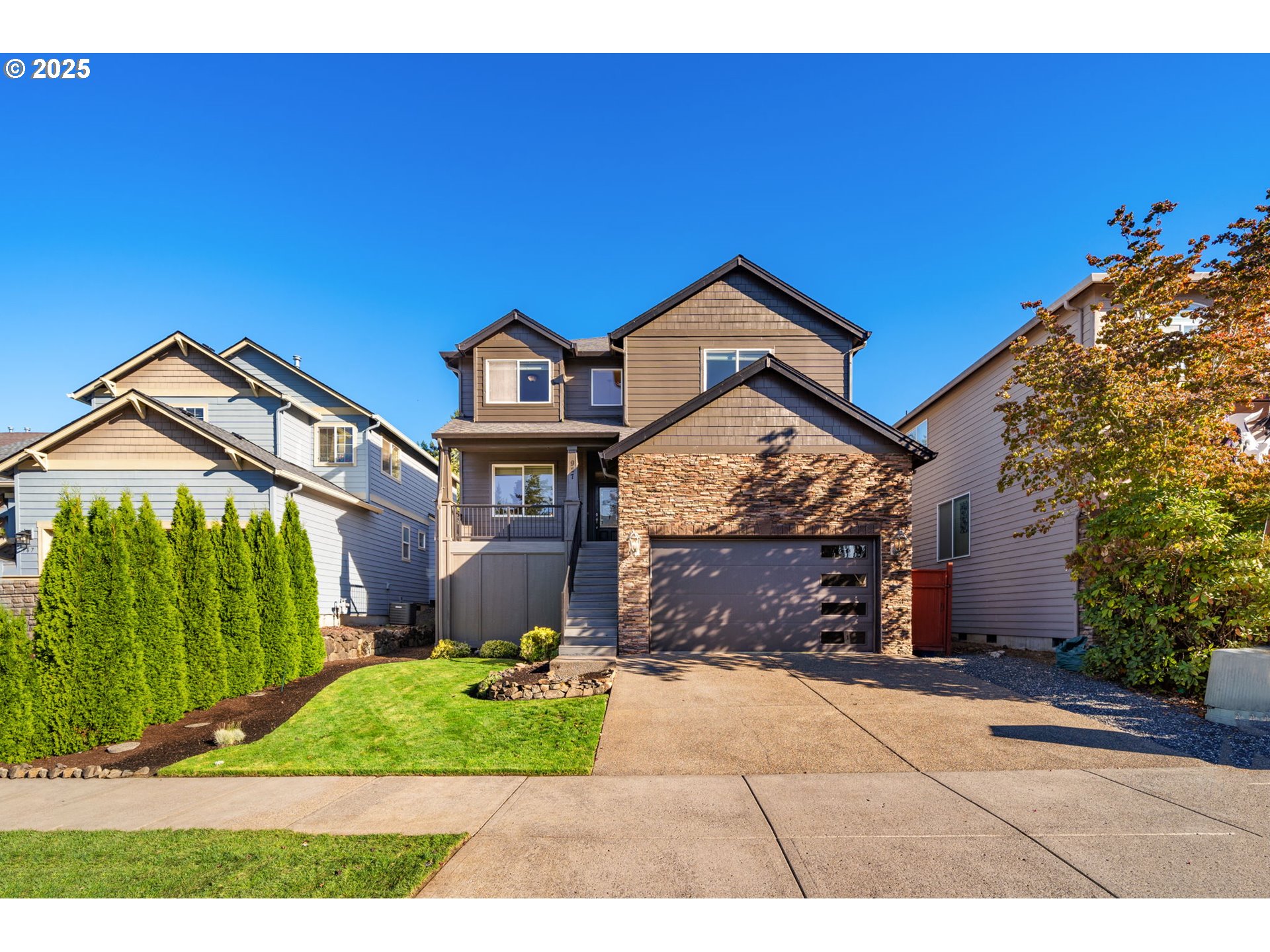 927 W LOOKOUT RIDGE DR