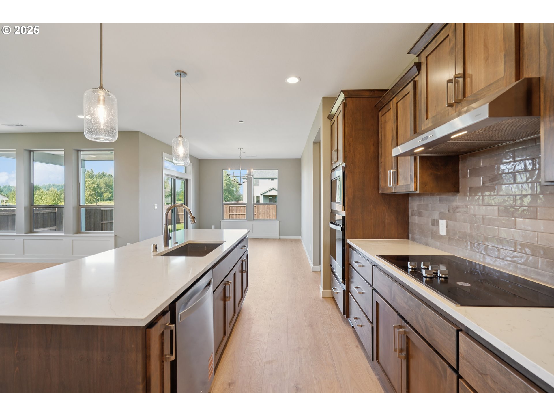 148 E 24TH AVE