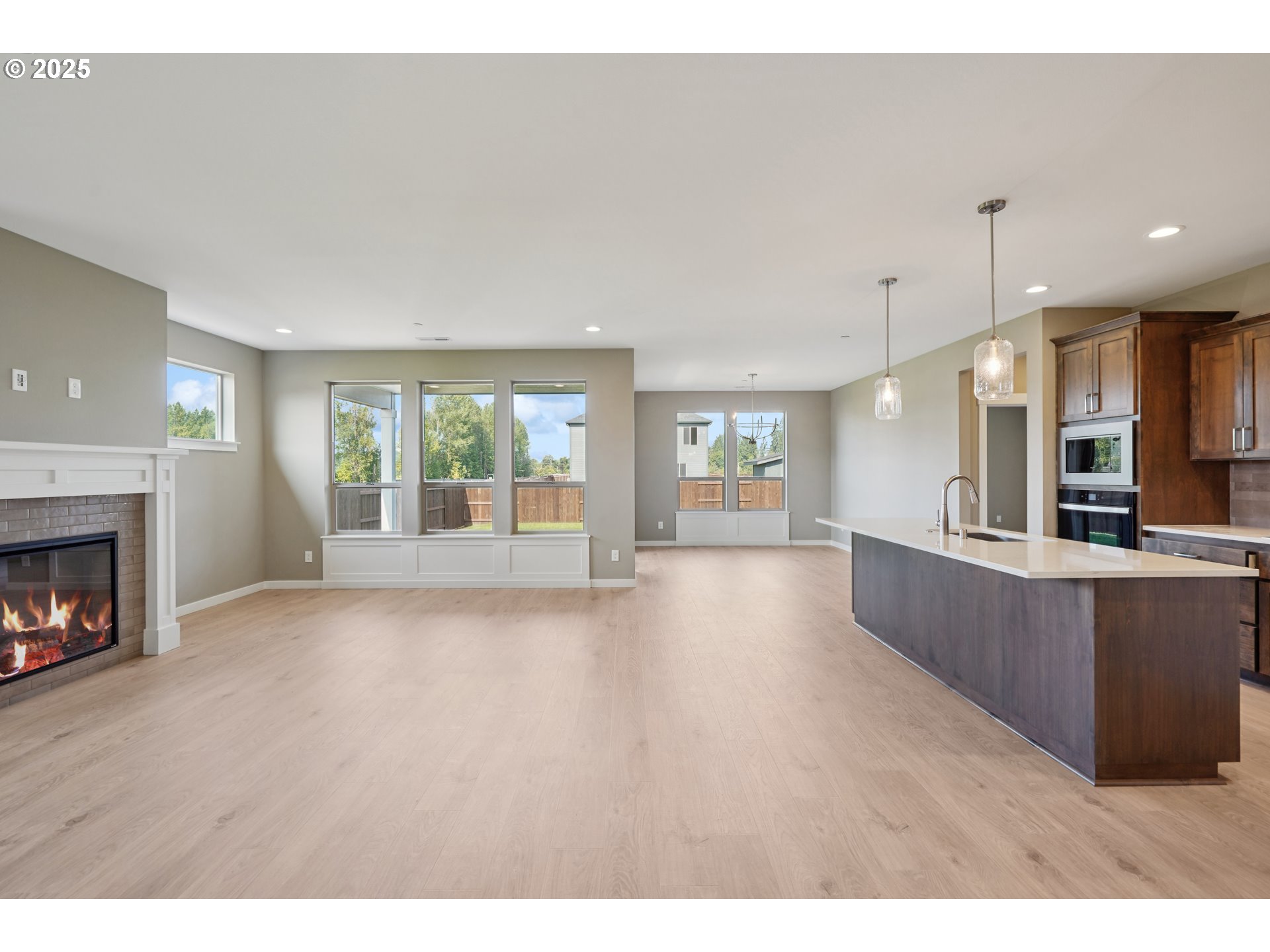 148 E 24TH AVE