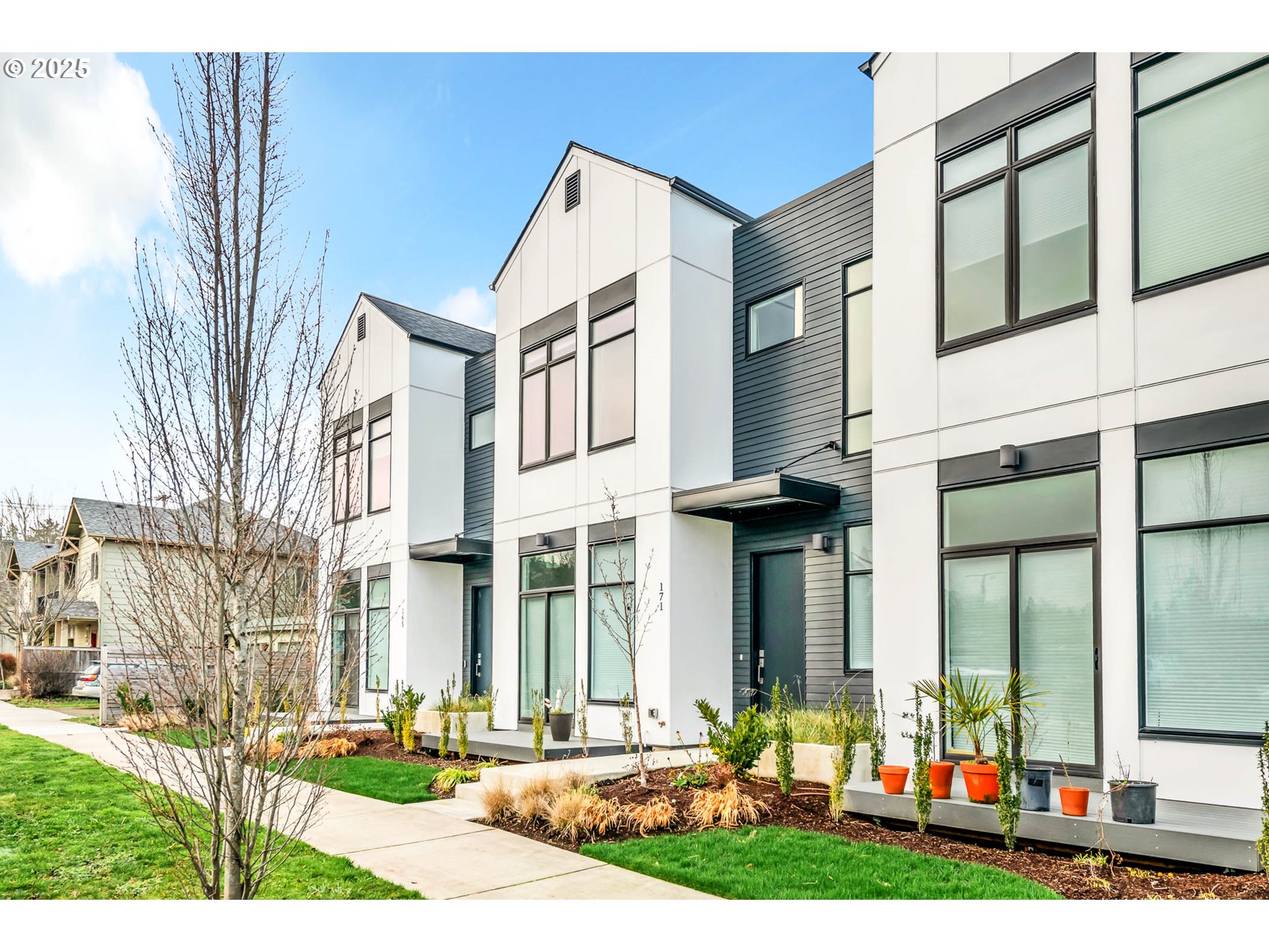 171 E 20TH AVE