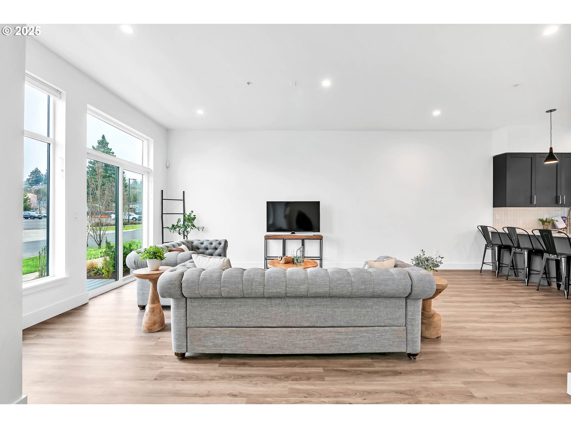 171 E 20TH AVE