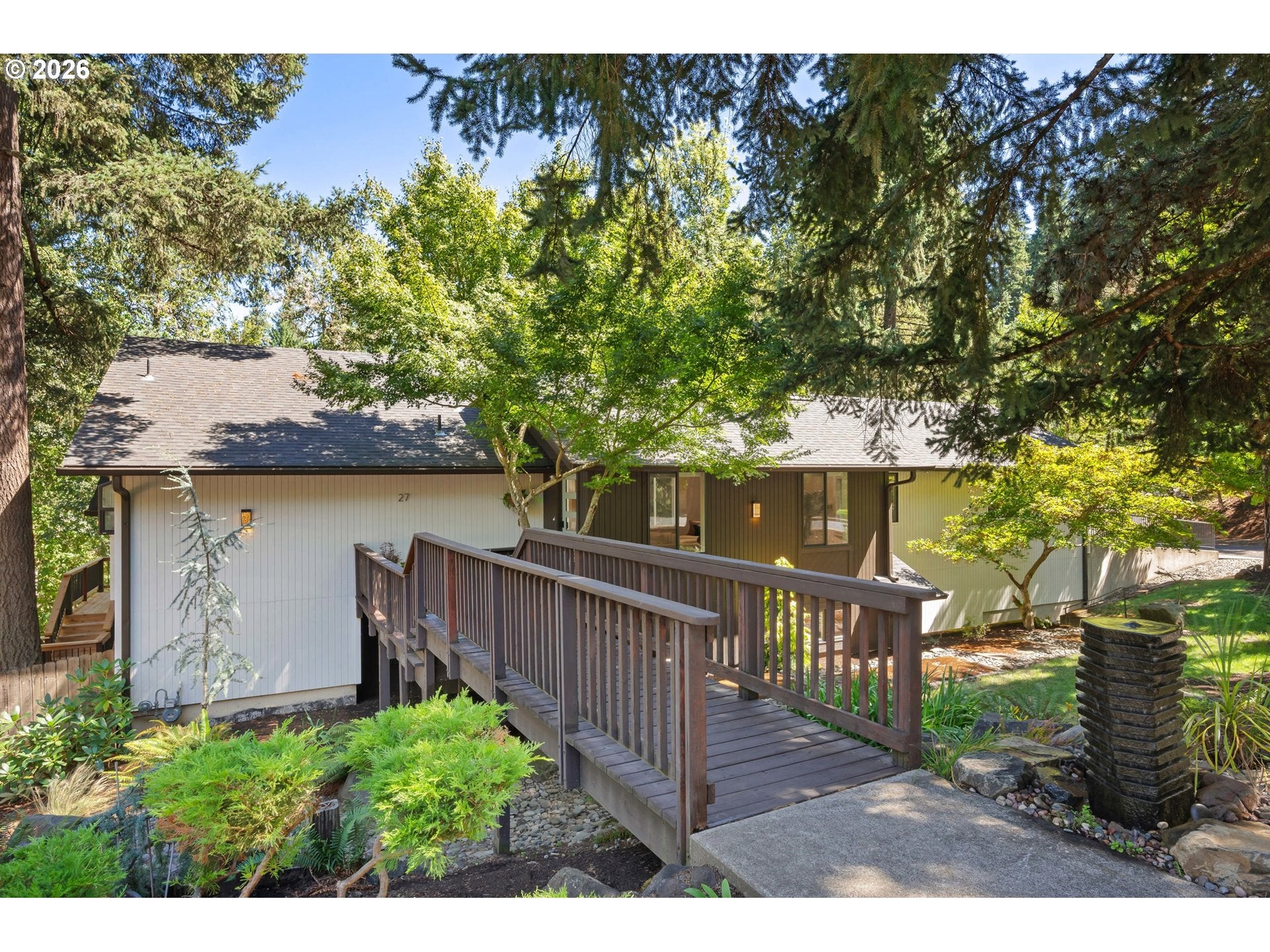 27 MARLBORO LN