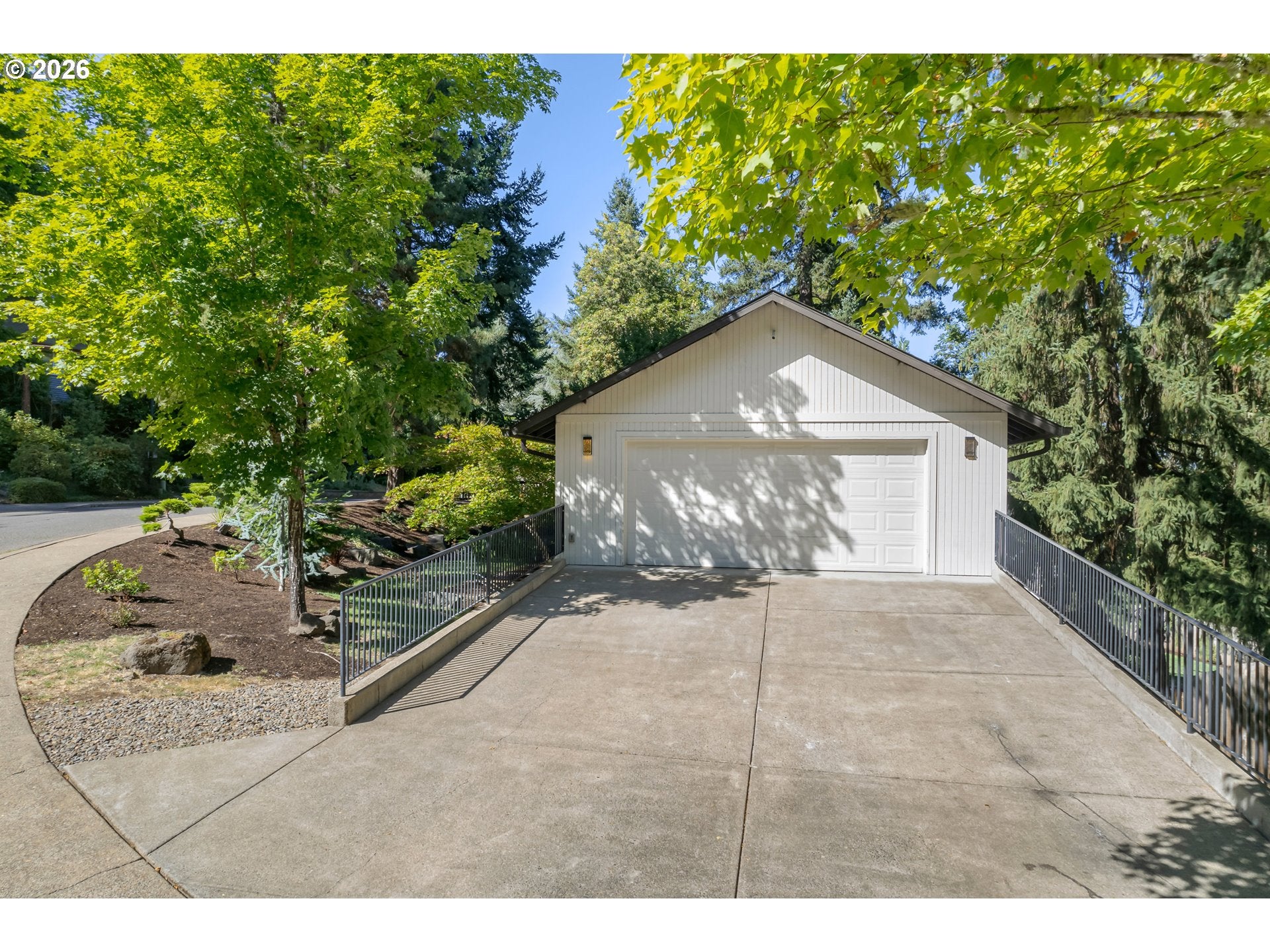 27 MARLBORO LN