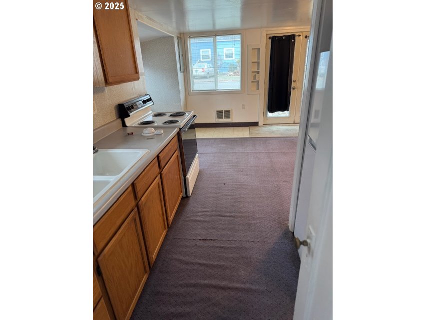 Garibaldi, Oregon 97118, United States, 1 Bedroom Bedrooms, ,1 BathroomBathrooms,Residential,Pending,79149