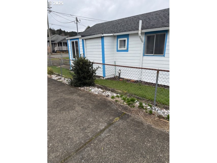 Garibaldi, Oregon 97118, United States, 1 Bedroom Bedrooms, ,1 BathroomBathrooms,Residential,Pending,79149