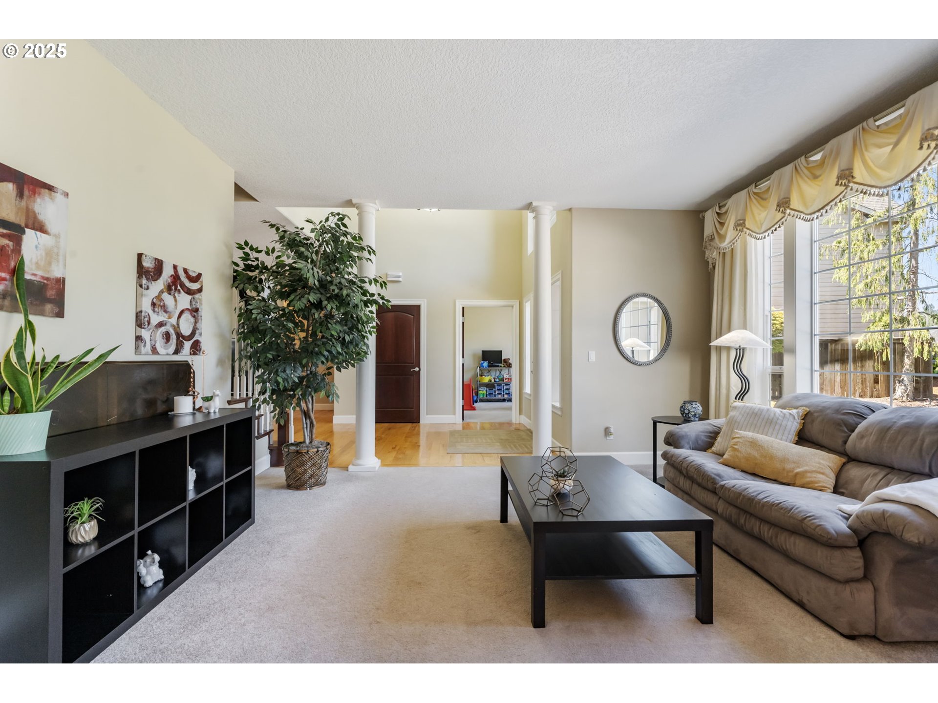 1350 E 14TH CIR
