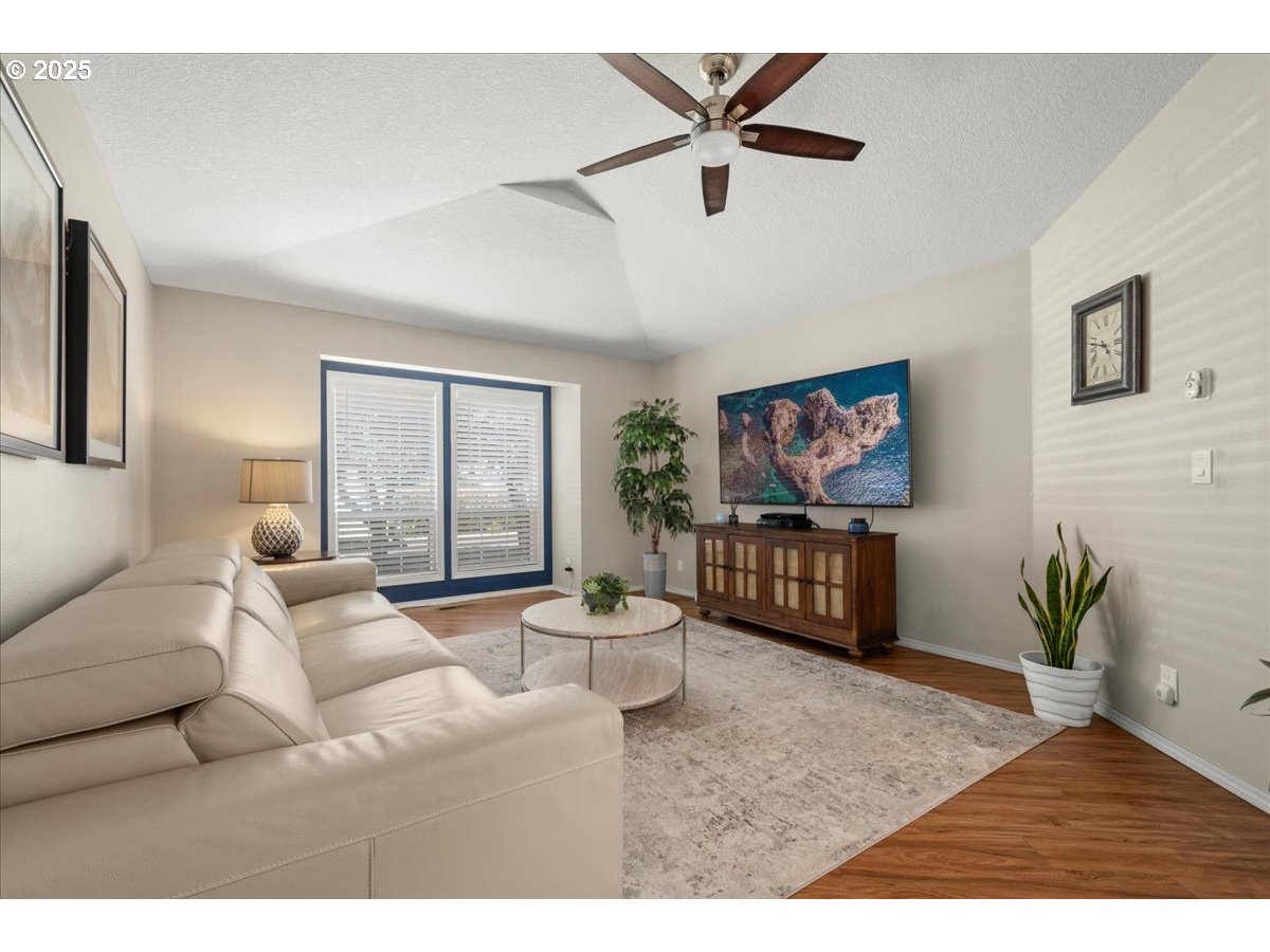 1613 SE SOLOMON LOOP