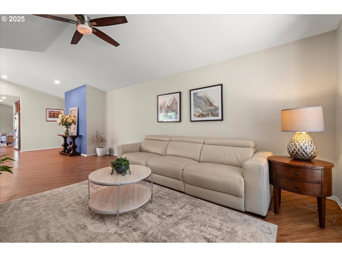 1613 SE SOLOMON LOOP