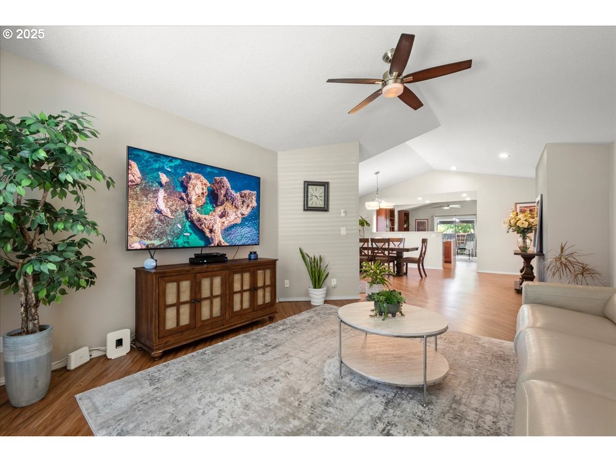 1613 SE SOLOMON LOOP