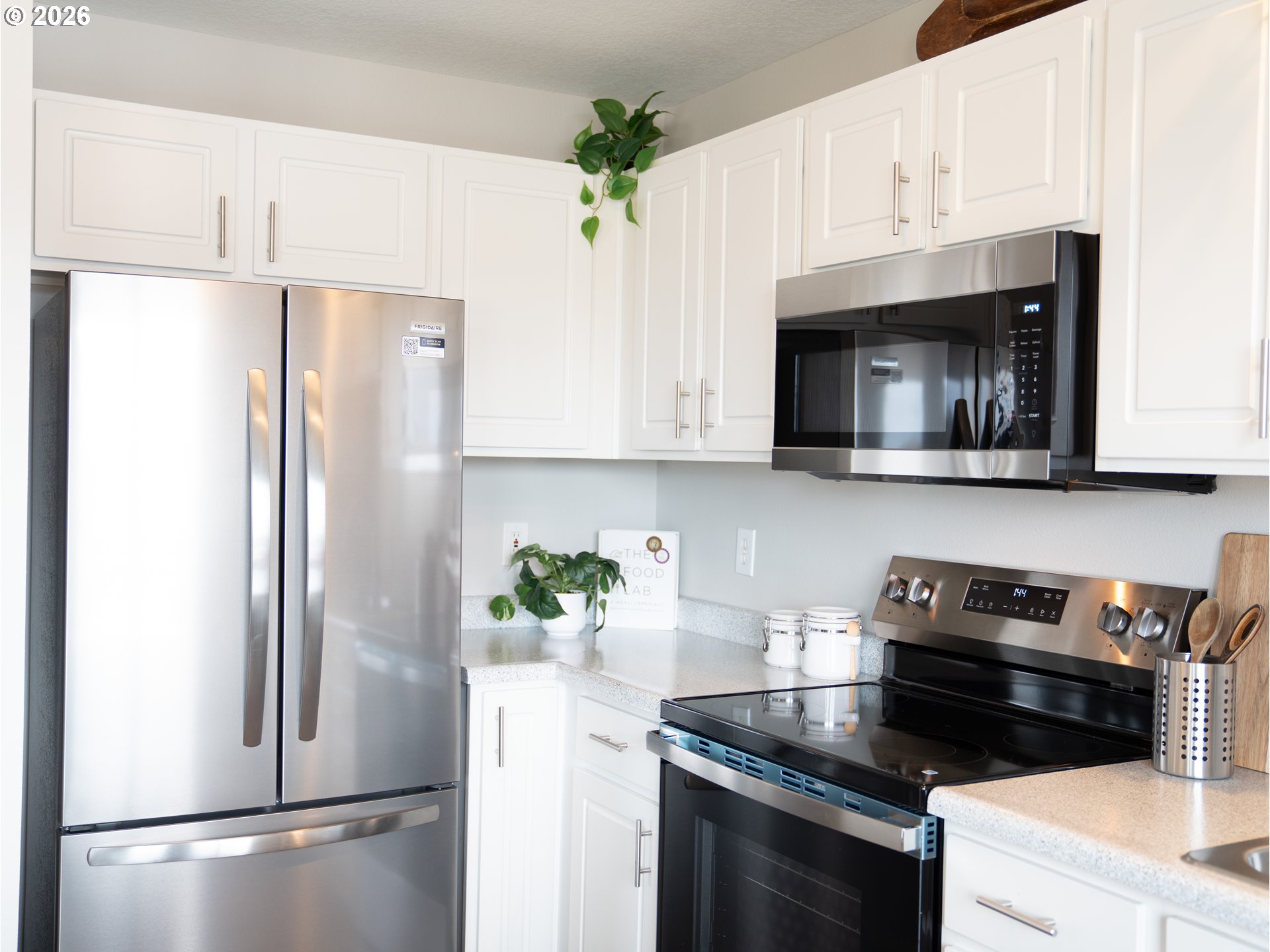 318 NE ROBERTS AVE 308