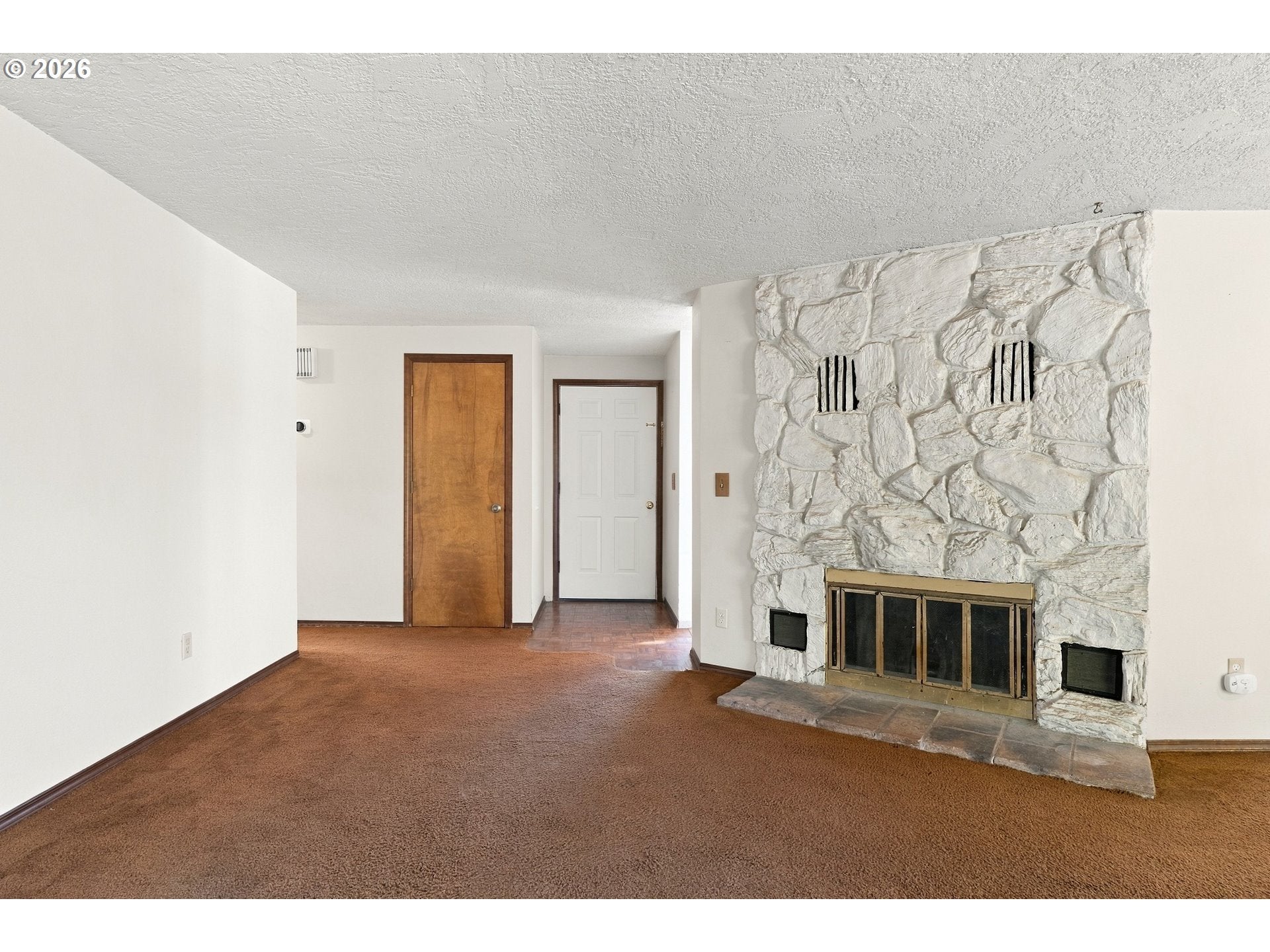 205 E FOOTHILLS DR