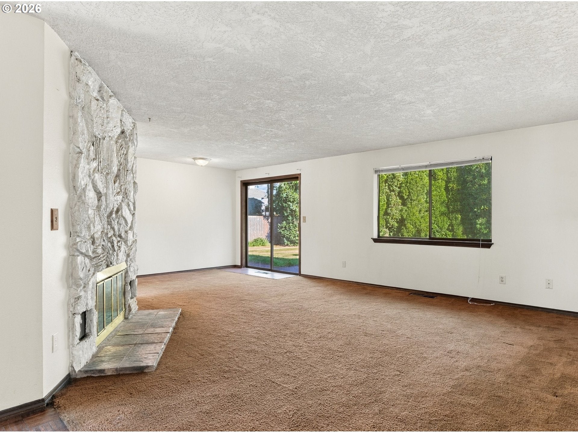 205 E FOOTHILLS DR