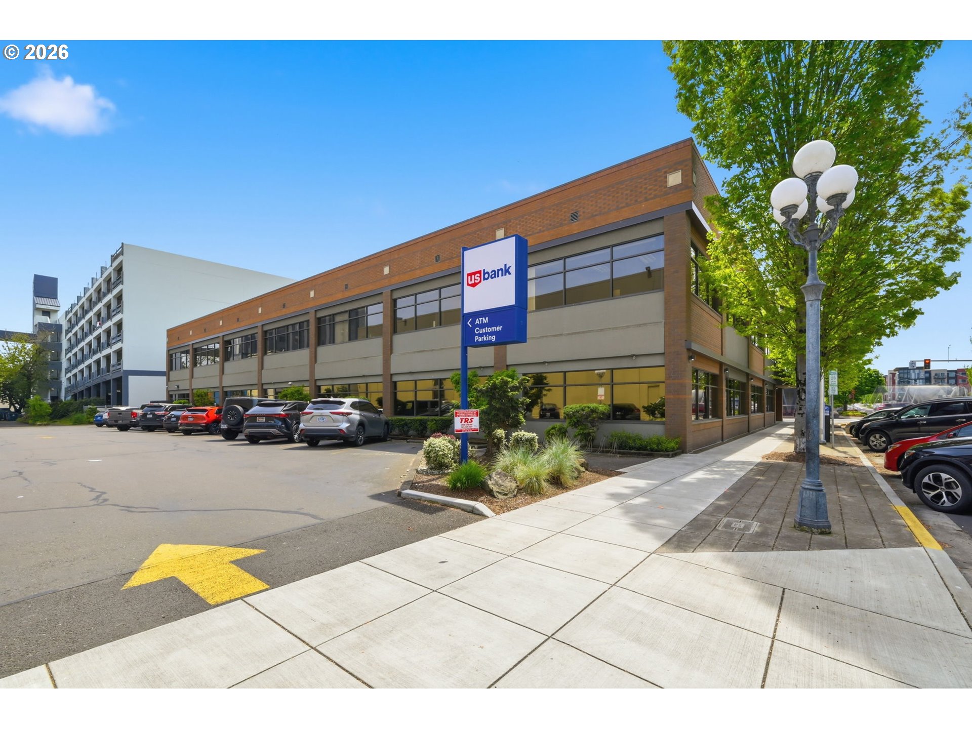 198 COMMERCIAL ST