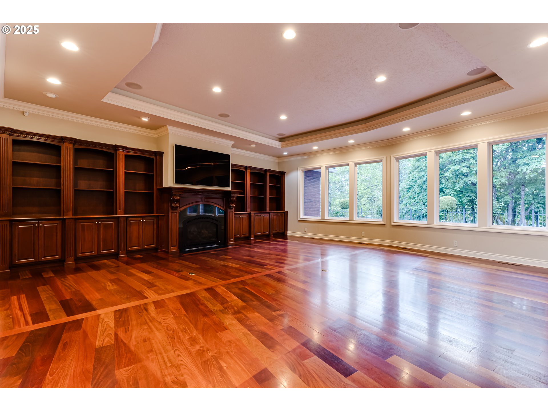 613 SHORELINE WAY