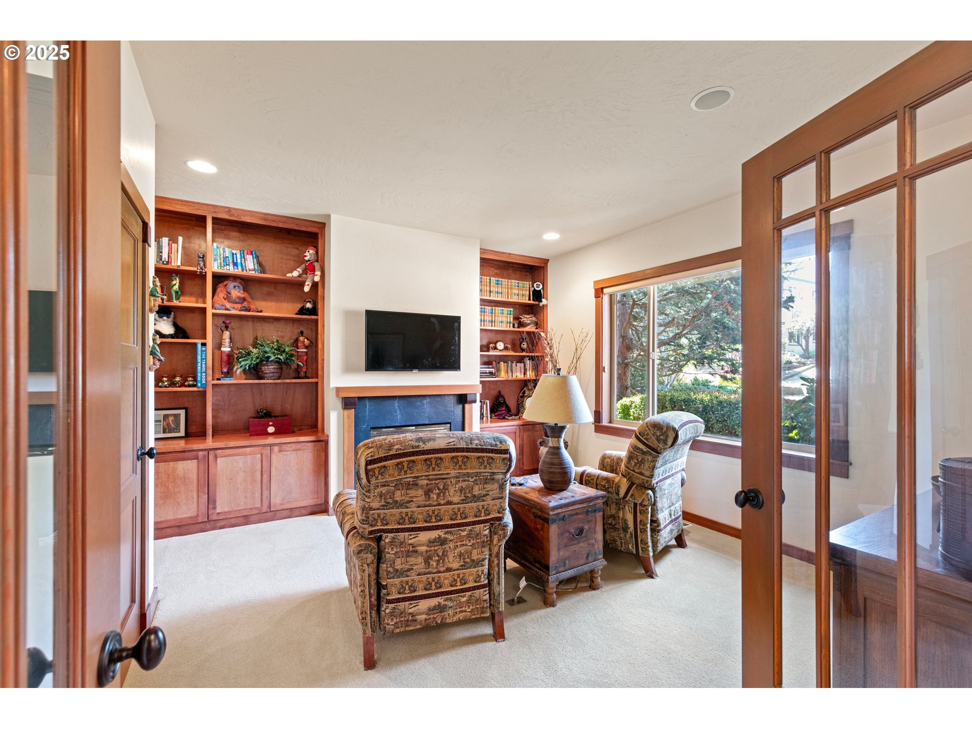 2621 RIDGEMONT DR