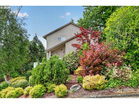 Featured picture for the property 698370200