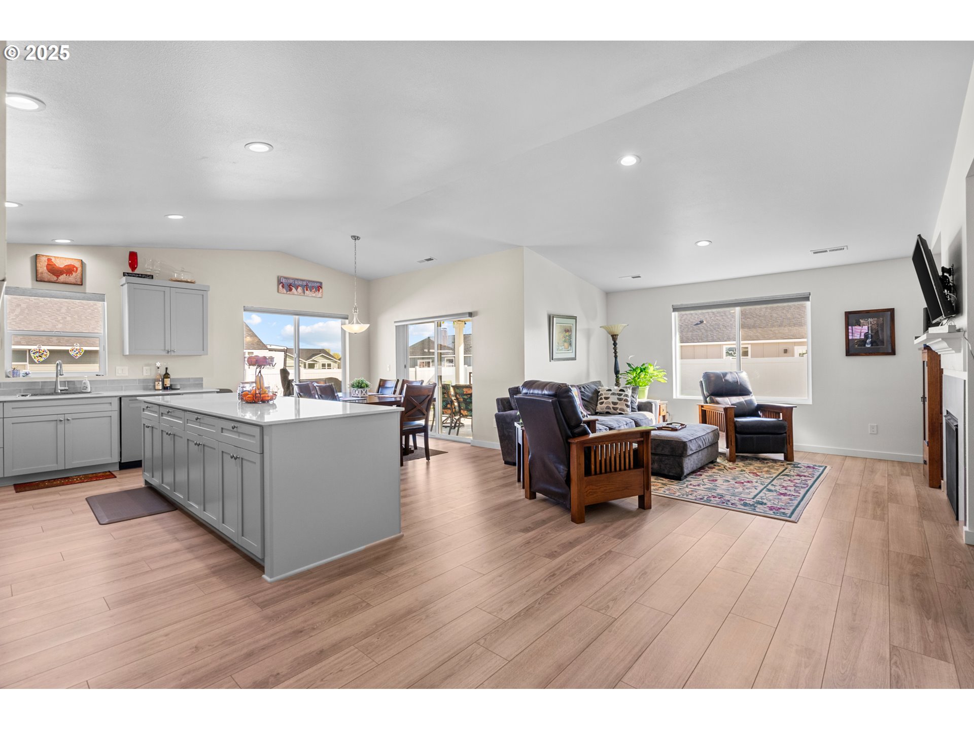 205 RIVER RIDGE DR