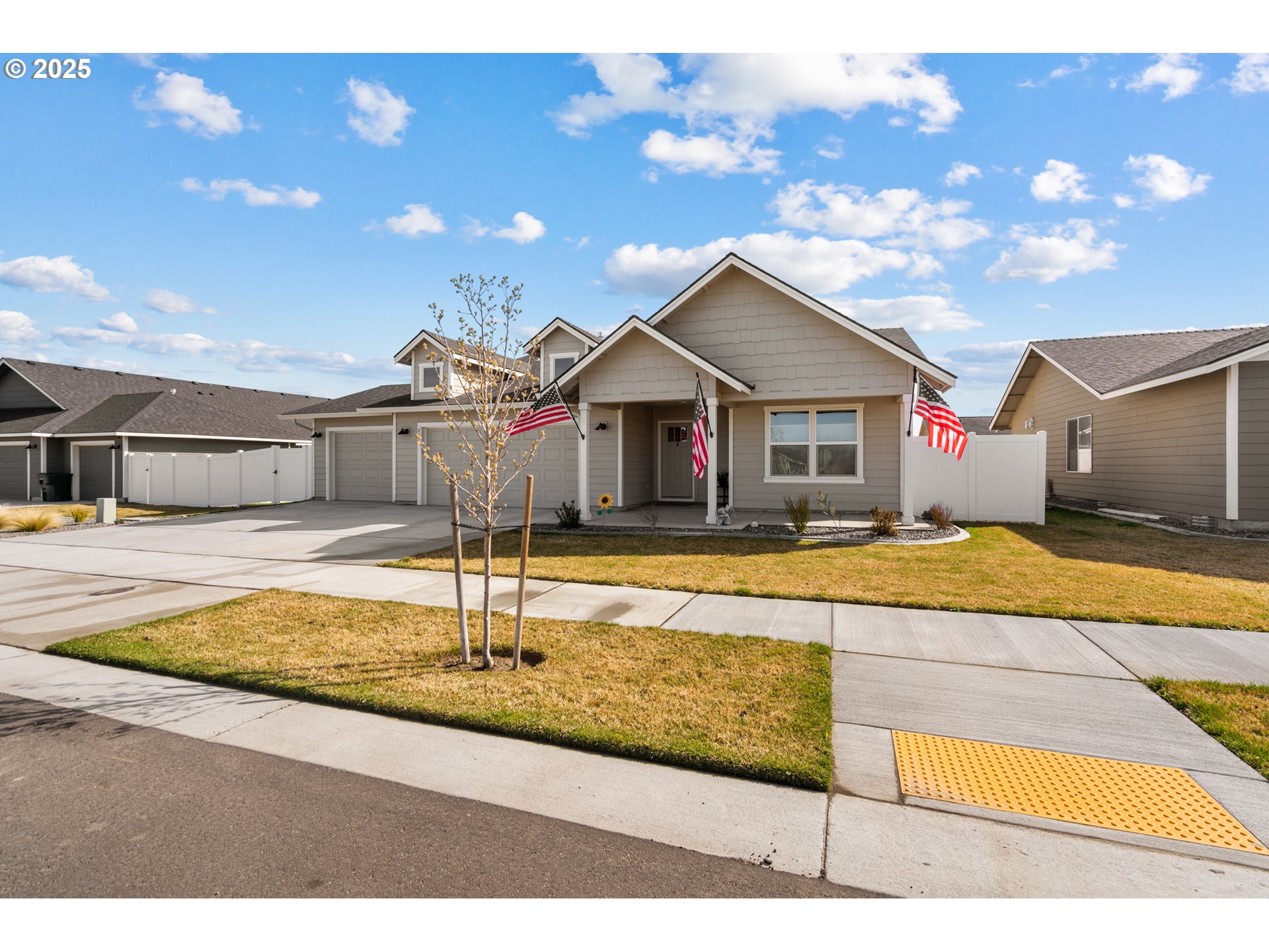 205 RIVER RIDGE DR